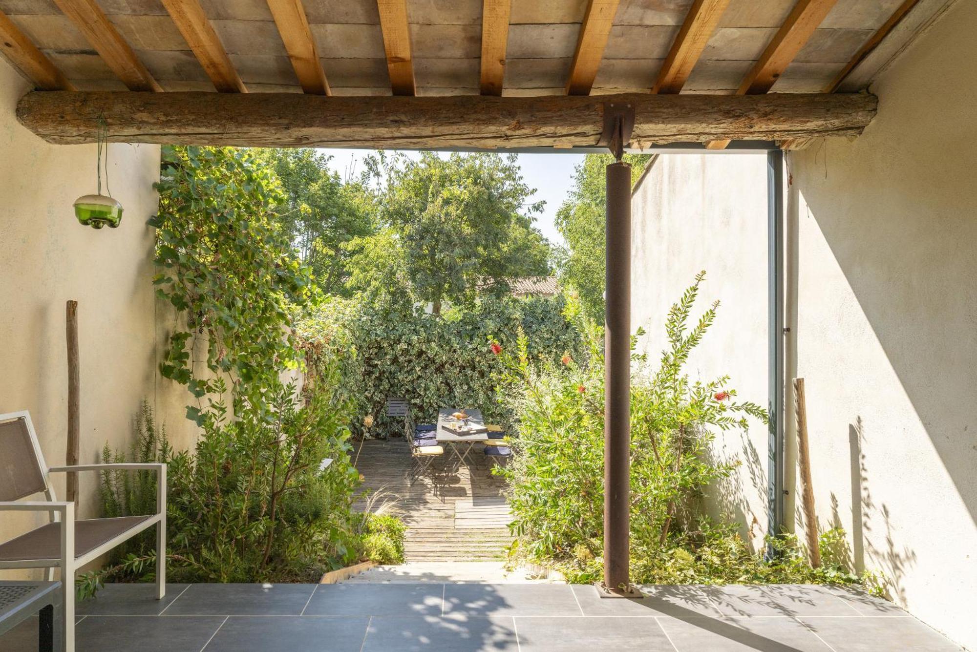 L'Ensemble Du Gite De Tante Berthe Camaret-sur-Aigues Exterior photo